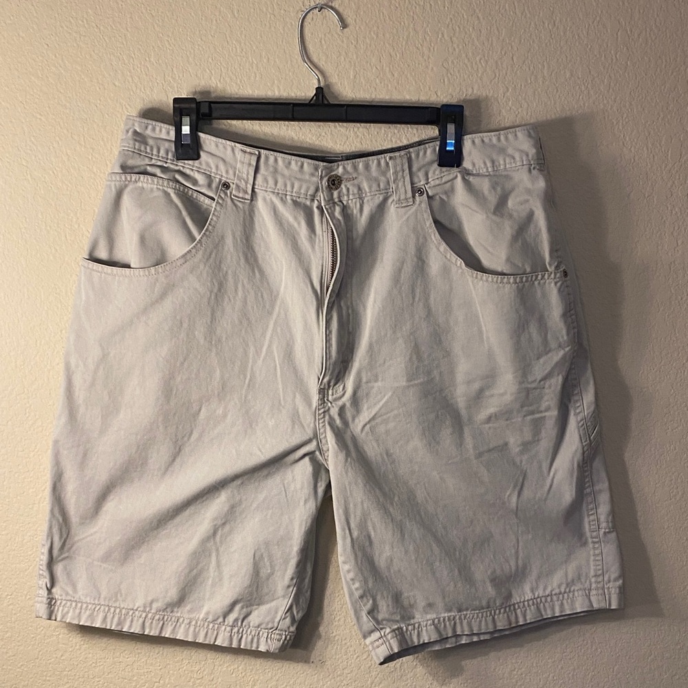 Wrangler Men's Light Baige Flat Front Shorts